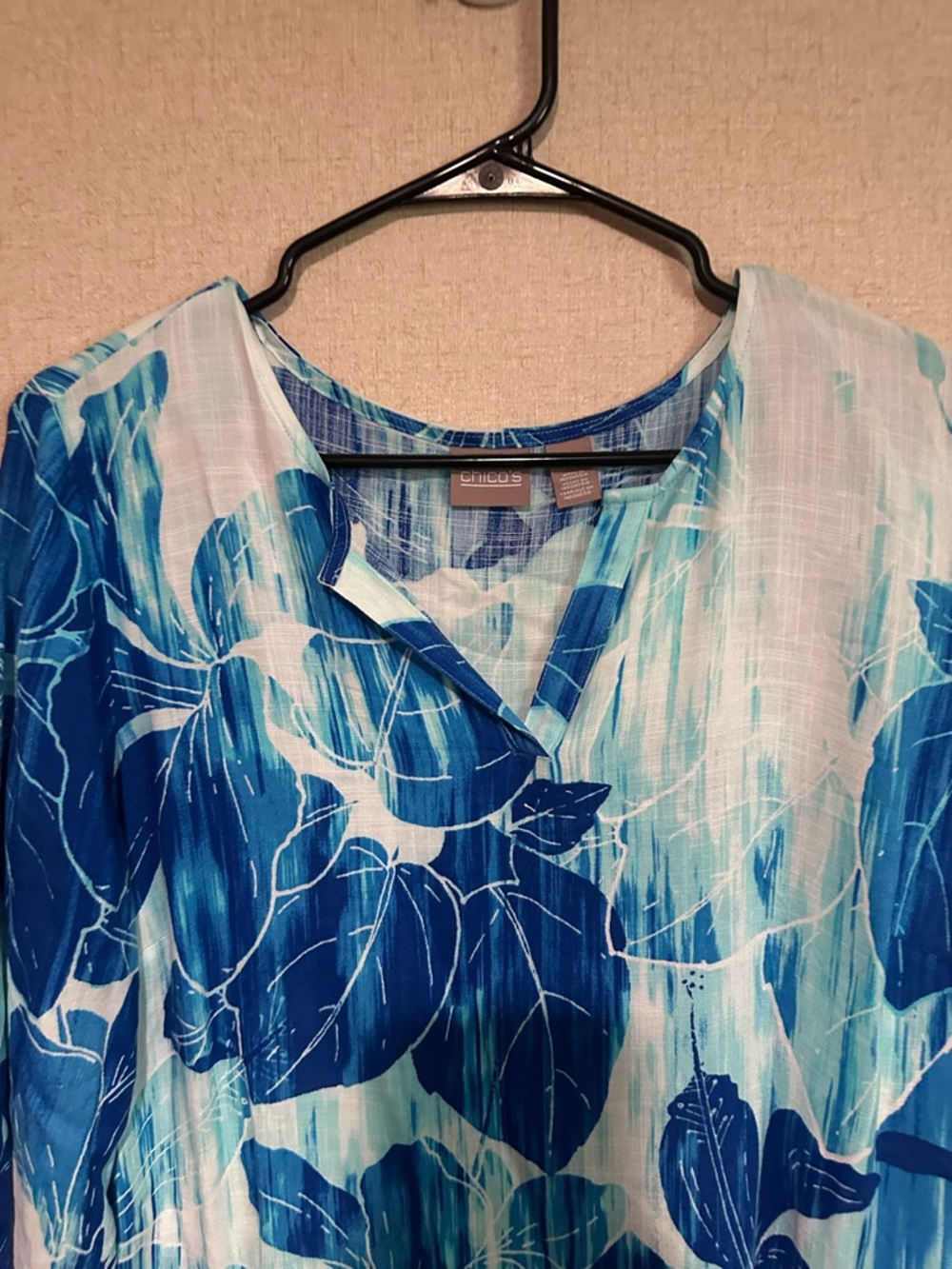 Chico’s Medium Blue Floral V-Neck 3/4 Sleeve Pullover Top Spring Vacation - Picture 2 of 6